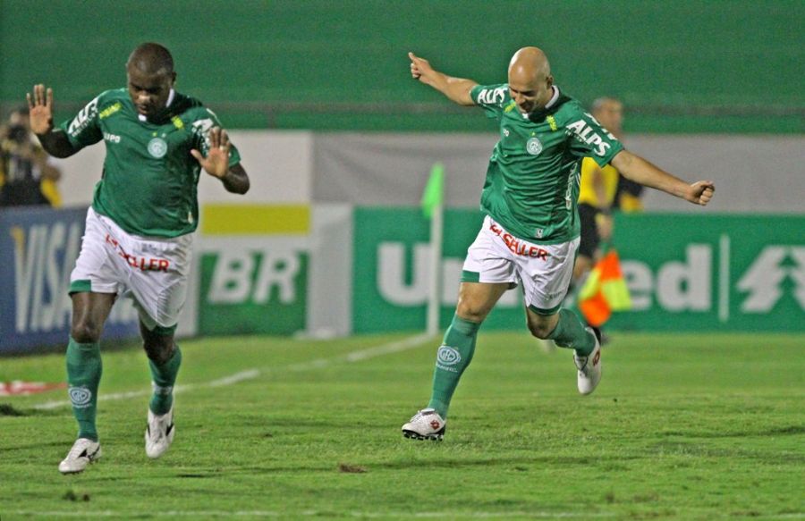Baiano (à dir) comemora gol com Ricardo Xavier na vitória sobre o Vasco