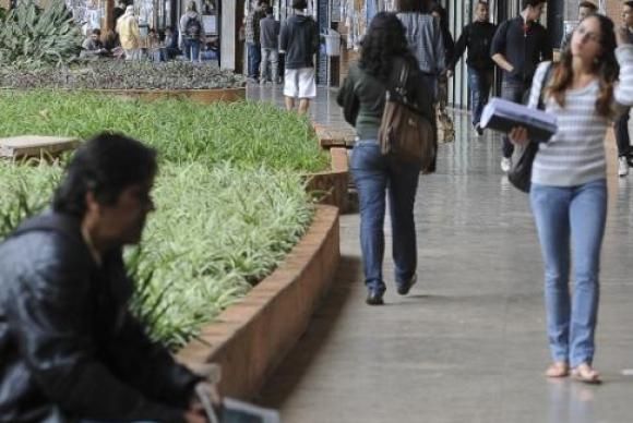 Participação dos 20% mais pobres em universidades públicas aumentou / Wilson Dias/Agência Brasil