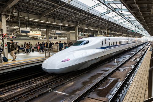 Os trens Shinkansen são opção para quem quer velocidade