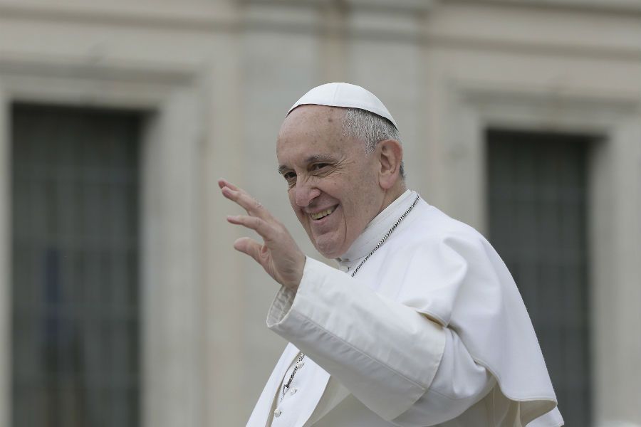 Papa disse que sem honrar os mais velhos nÃ£o hÃ¡ futuro para os jovens  / Max Rossi/Reuters 