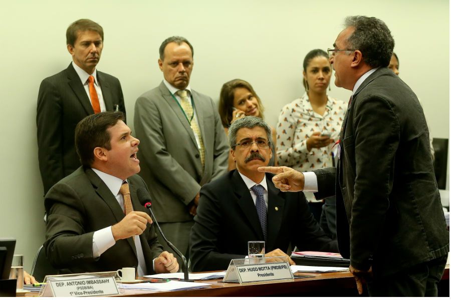 Deputados bateram boca durante reunião da CPI da Petrobras 