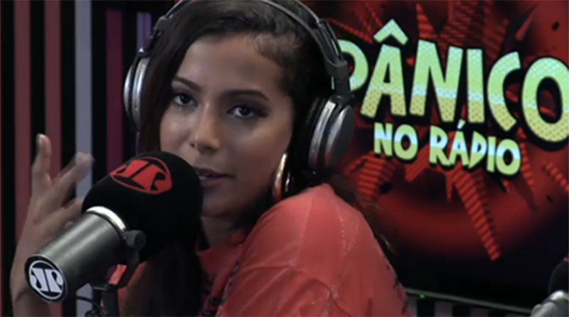 Anitta Admite Que J Ficou Com Gays Notcias Famosos Bandcombr