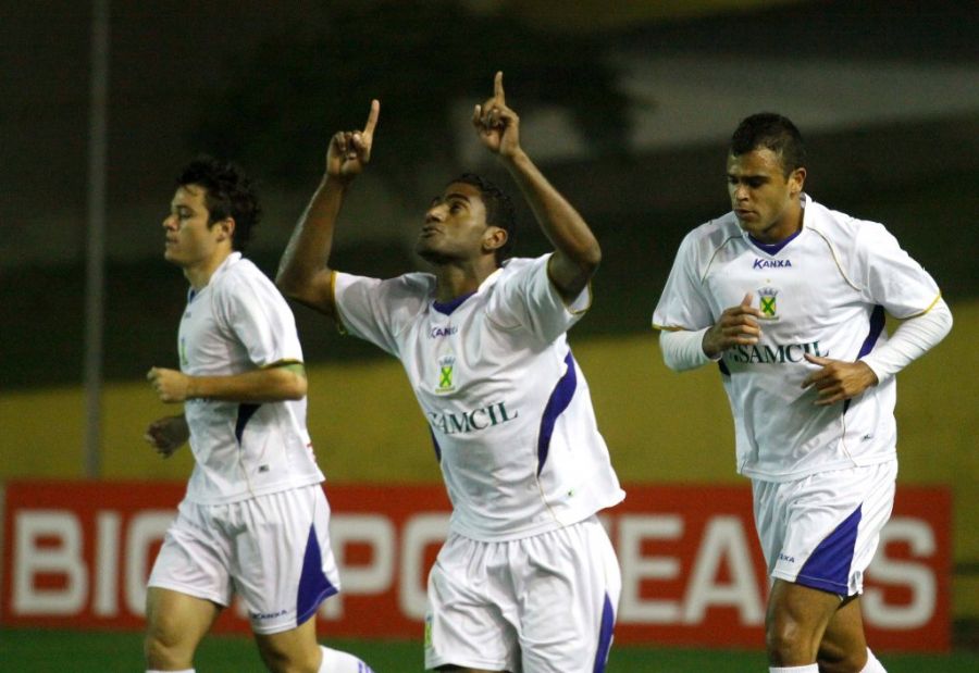 Richely, do Santo André, comemora gol: time já está rebaixado