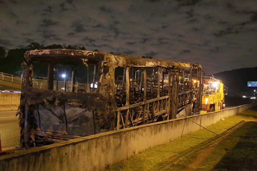 Grupo Incendeia Nibus Em Rodovia De S O Paulo Not Cias Cidades