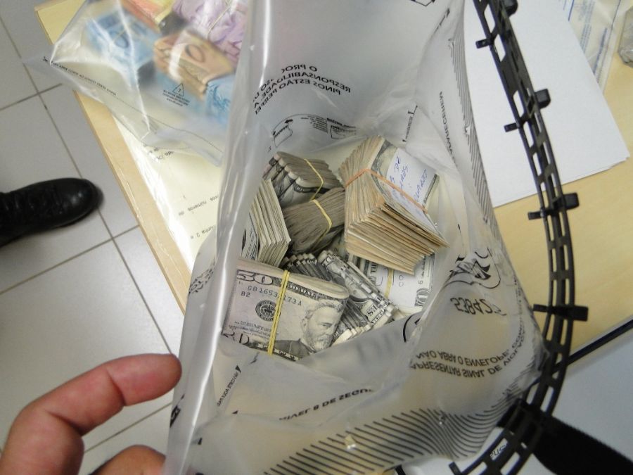 Além de drogas e mercadoria de contrabando, R$ 60 mil em notas de real, dólar e guarani foram apreendidos