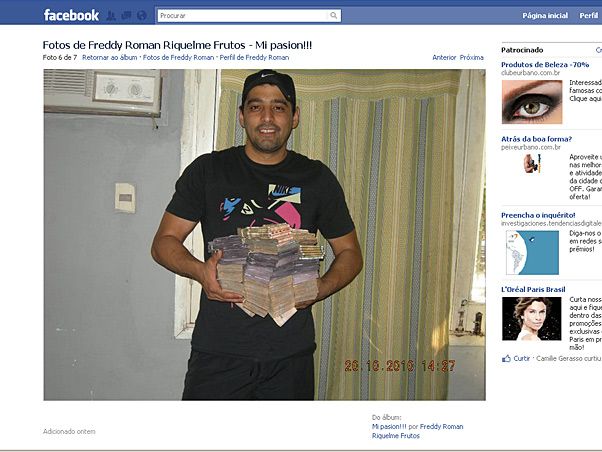 Freddy Riquelme com uma pilha de dinheiro na sua página do Facebook