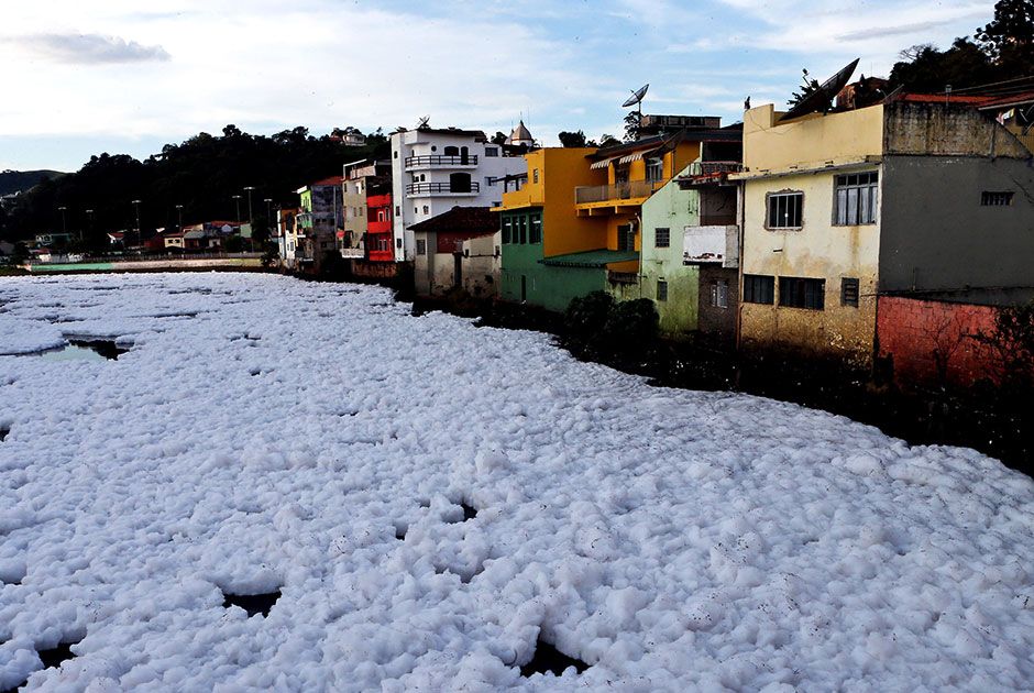 Sp Espuma T Xica No Rio Tiet Diminui Not Cias Cidades Band Br