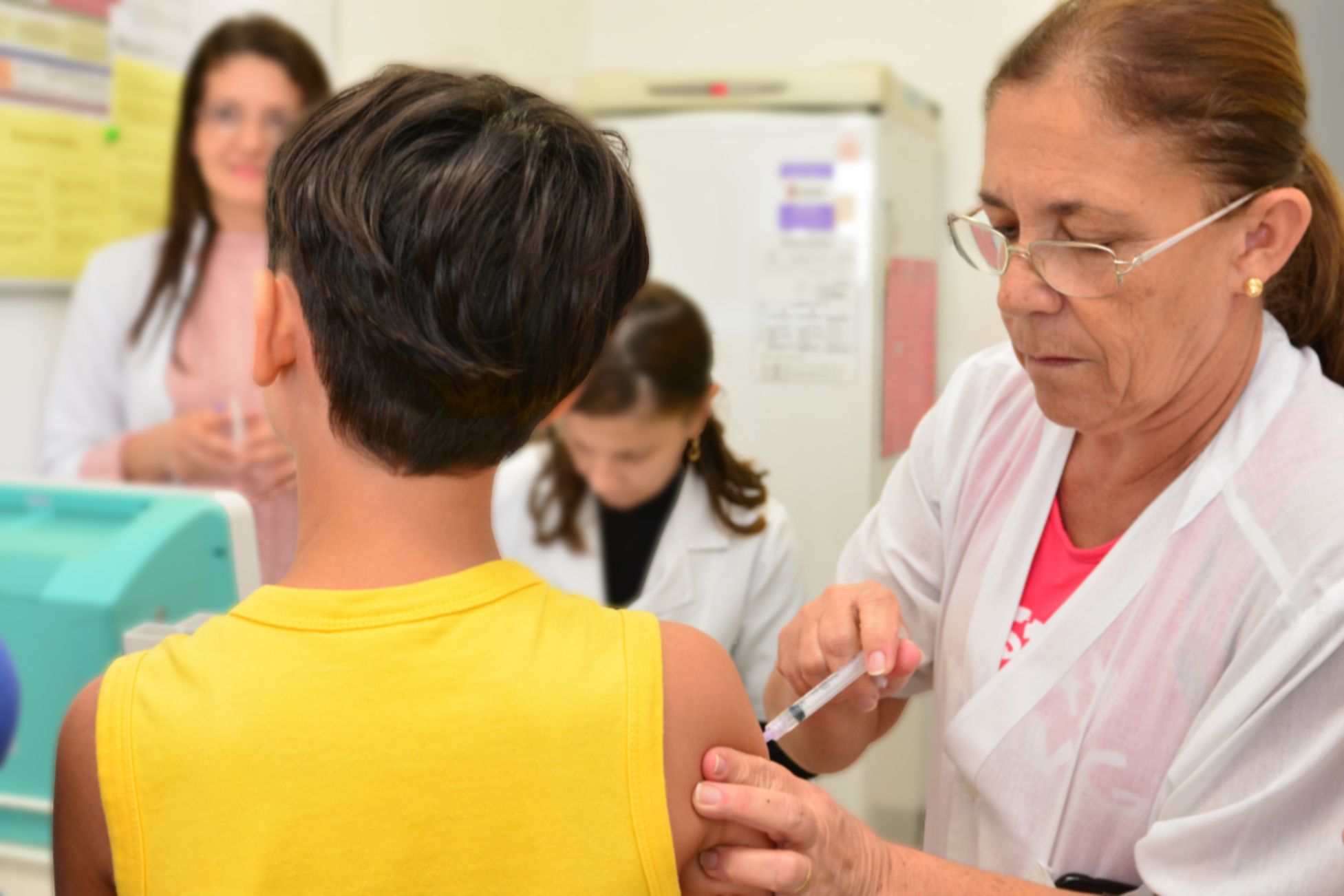 Resultado de imagem para meninos devem ser imunizados contra HPV