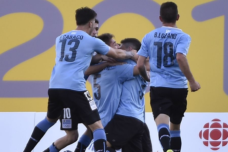 Jogadores do Uruguai comemoram classificação diante do Brasil - Omar Torres/AFP