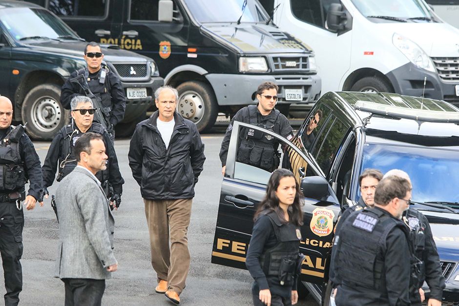 Presos da operação Lava Jato são transferidos da sede da Polícia Federal / Félix R./Futura Press/Folhapress