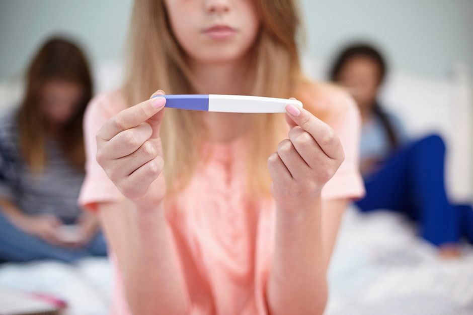 Menina com vida sexual ativa não tem firmeza para exigir preservativo / Image Source/Folhapress