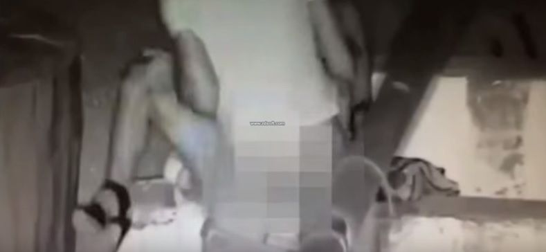Homem acaba derrubando mulher enquanto faziam sexo / Reprodução/YouTube