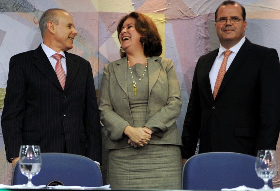 Guido Mantega (Fazenda), Miriam Belchior (Planejamento) e Alexandre Tombini (Banco Central) durante coletiva