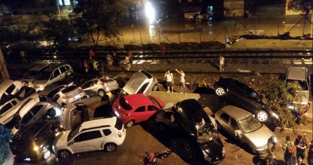 Uma forte chuva atingiu a Grande Belo Horizonte