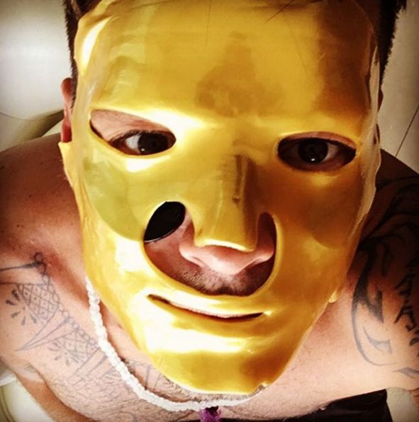 Ricky Martin utiliza máscara de tratamento de beleza / Divulgação/Instagram
