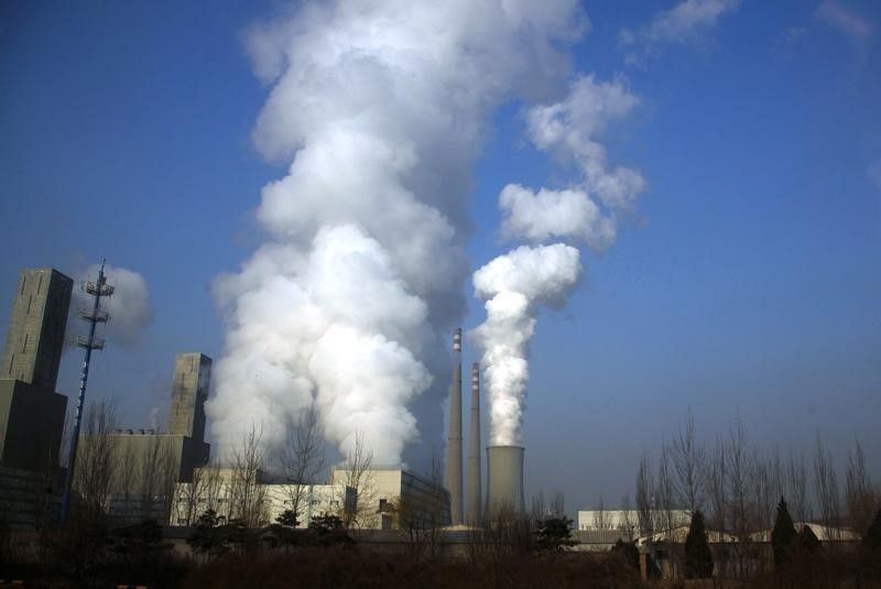 Fumaça vista em fábrica na China, um dos países com maior número de emissão de gases causadores do efeito estufa / David Gray/Reuters
