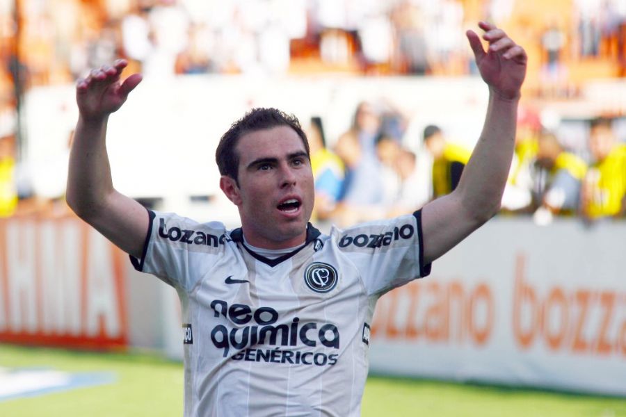 Bruno César comemora primeiro gol na vitória do Corinthians sobre o Vasco no Pacaembu