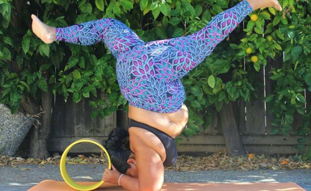 Mulher obesa mostra que Yoga é para todos