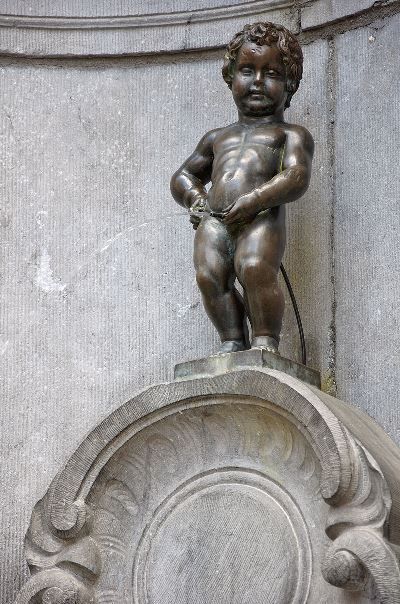 Manneken Pis é um dos pontos turísticos de Bruxelas