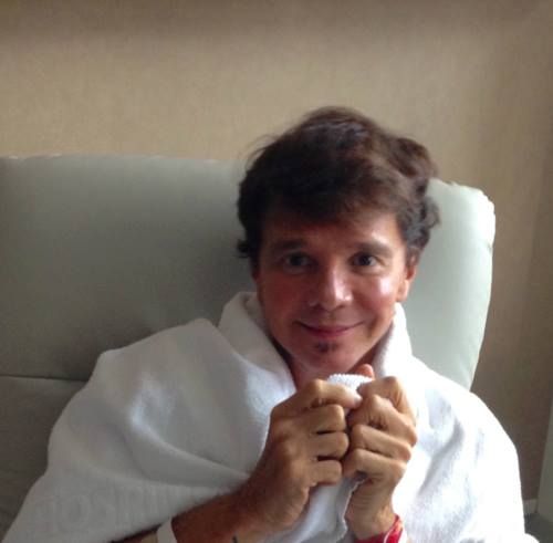 Netinho está positivo e bem humorado no hospital / Divulgação/Facebook