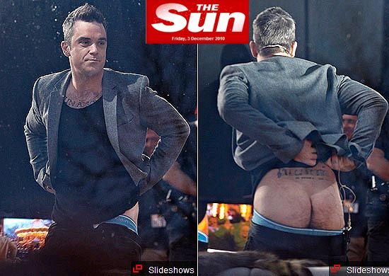 Robbie Williams mostra bumbum