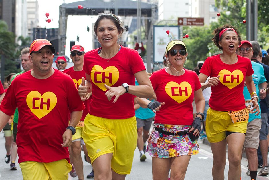 São Silvestre tem gente fantasiada para se divertir