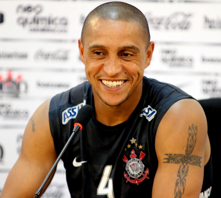 Roberto Carlos deve acertar com Anzhim, da Rússia