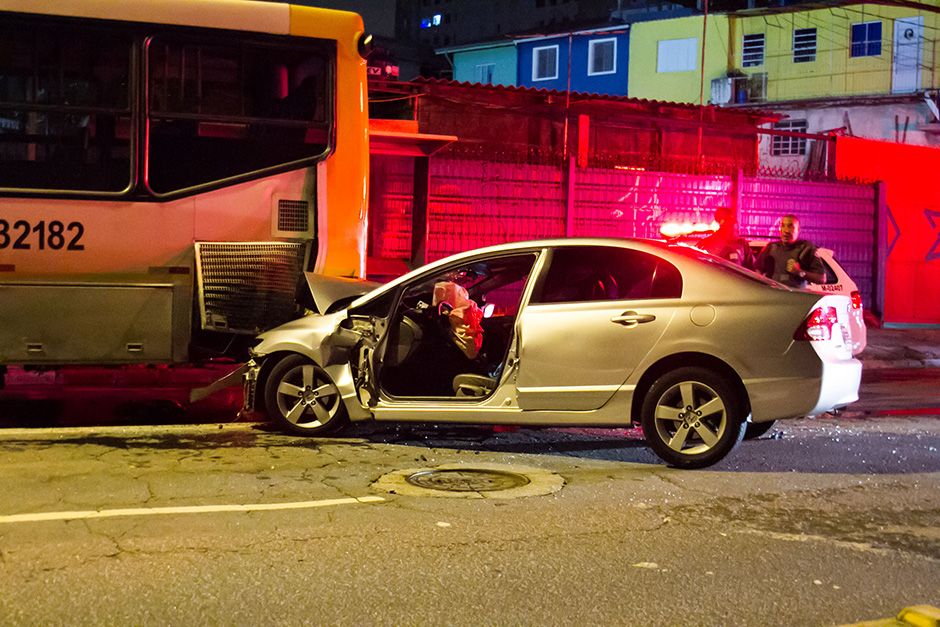 Homem Morre Após Ser Baleado E Bater Carro Em ônibus Notícias Cidades Br 9453