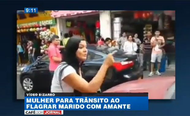 Mulher traída causa congestionamento ao flagrar marido com a amante