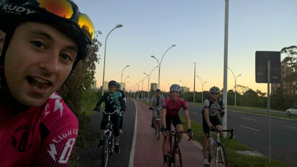 Ciclistas fazem selfie com a presidente Dilma Rousseff
