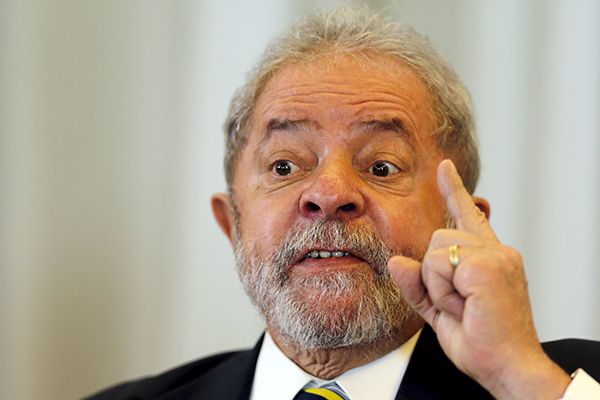 Lula disse que quer participar de decisões do governo Dilma, mesmo que seja como conselheiro / Paulo Whitaker / Reuters