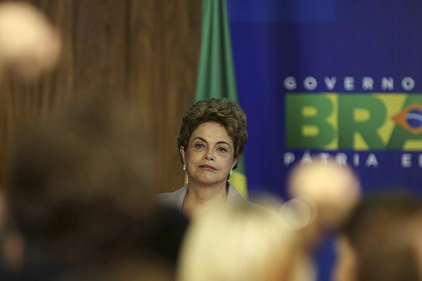 Dilma tem até esta segunda-feira (4) para entregar sua defesa / Adriano Machado/Reuters