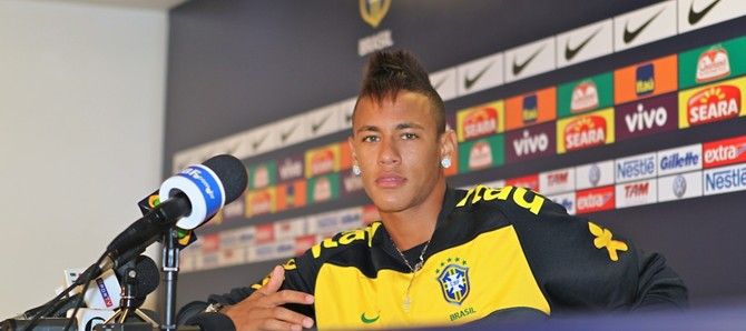 Neymar durante sua primeira coletiva após chegar na Granja Comary