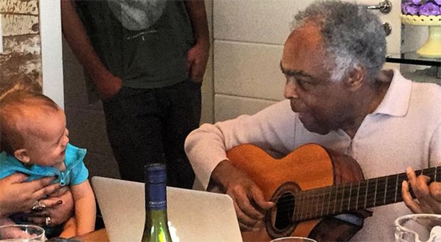 Gilberto Gil homenageia a bisneta