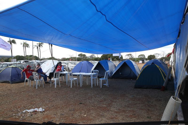 CUT e Frente Brasil Popular montam acampamento em Brasília