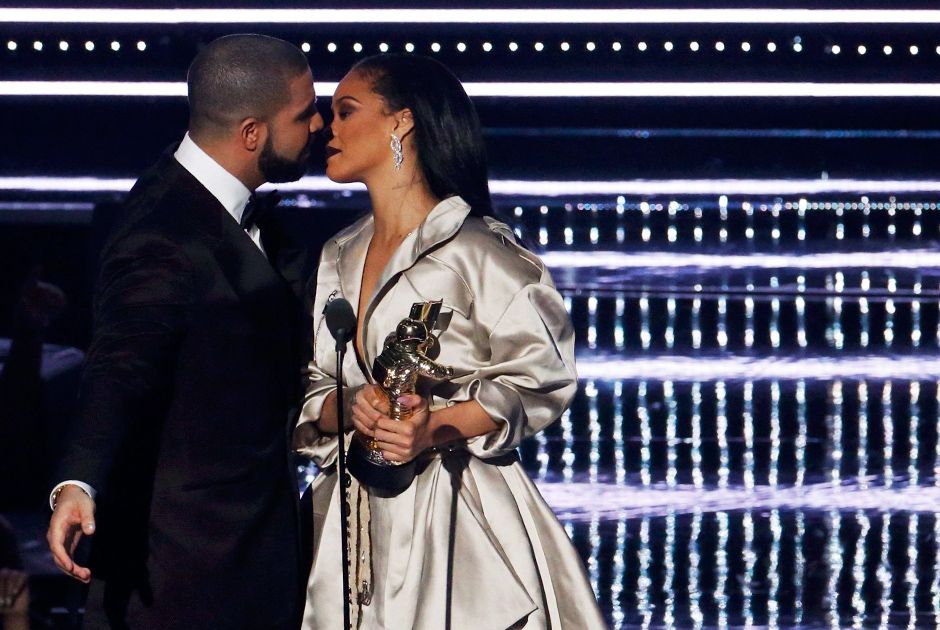 Drake e Rihanna durante o VMA 2016