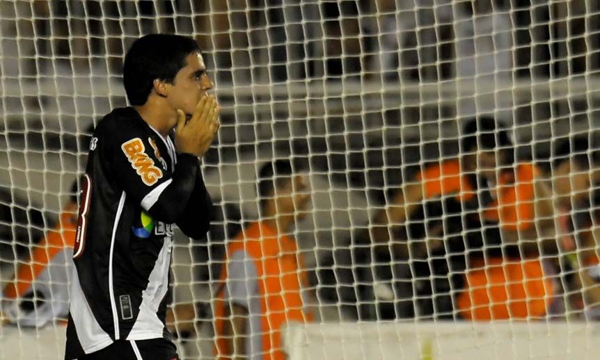 Fagner lamenta a derrota do Vasco na estreia do Carioca