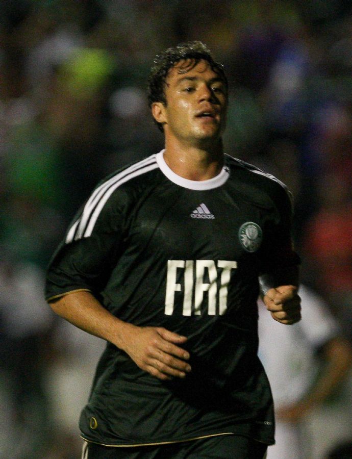 Kleber marcou dois gols do Palmeiras na vitória sobre o Ituano