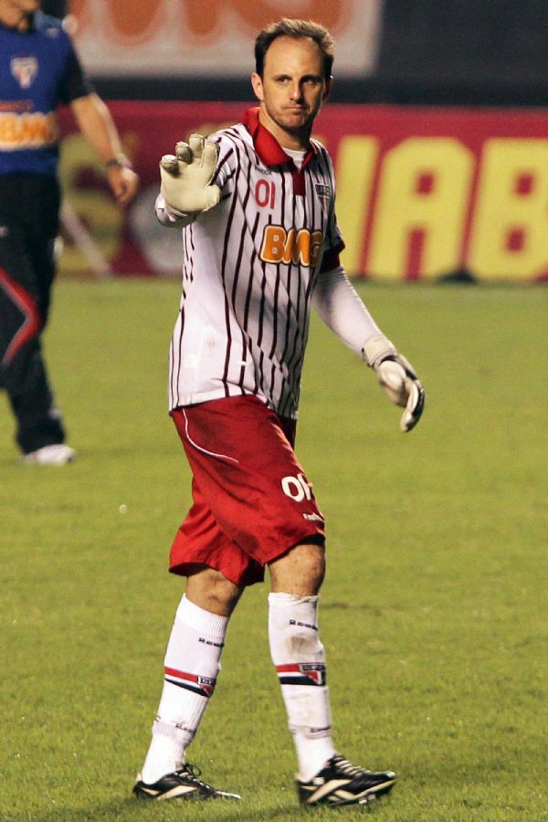 Rogério Ceni completou 38 anos na derrota do São Paulo para a Ponte