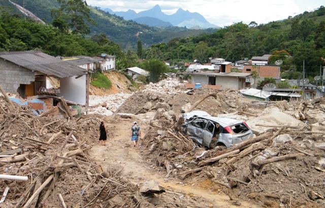 Fortes chuvas provocaram a destruição de algumas cidades da região serrana do RJ
