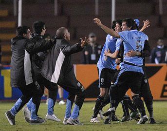 Jogadores do Uruguaio comemoram classificação histórica para os Jogos Olímpicos