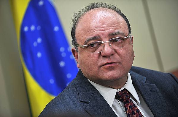 O deputado Cândido Vaccarezza, líder do governo na Câmara dos Deputados, criticou Bolsonaro
