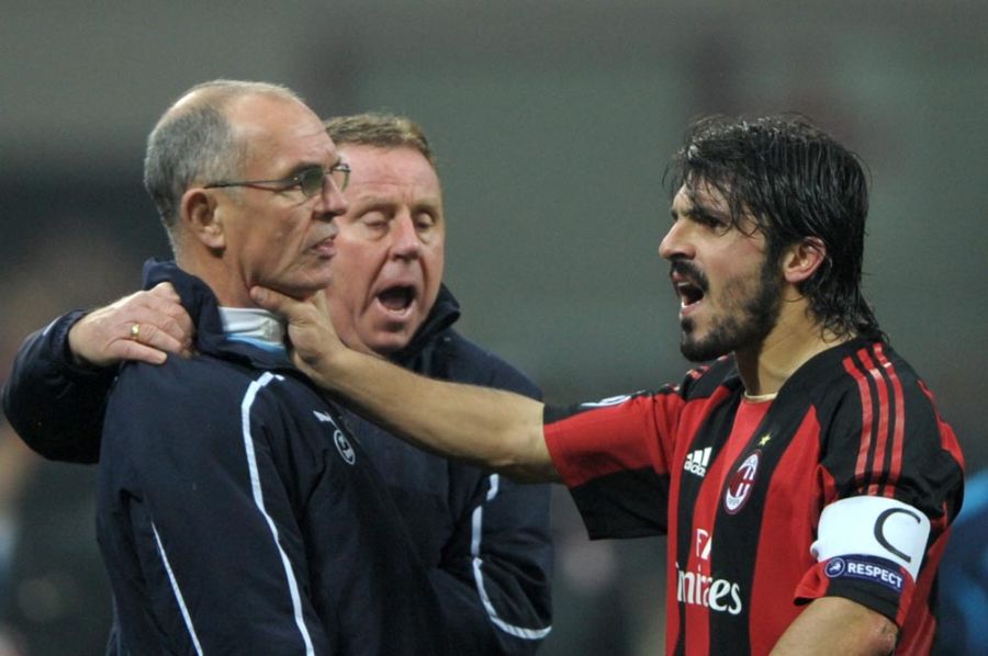 O volante Gennaro Gattuso brigou com um membro da comissão técnica do Tottenham, sob os olhares do técnico do time inglês, Harry Redknapp