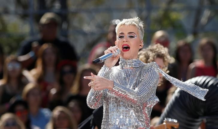 Katy Perry canta em Los Angeles