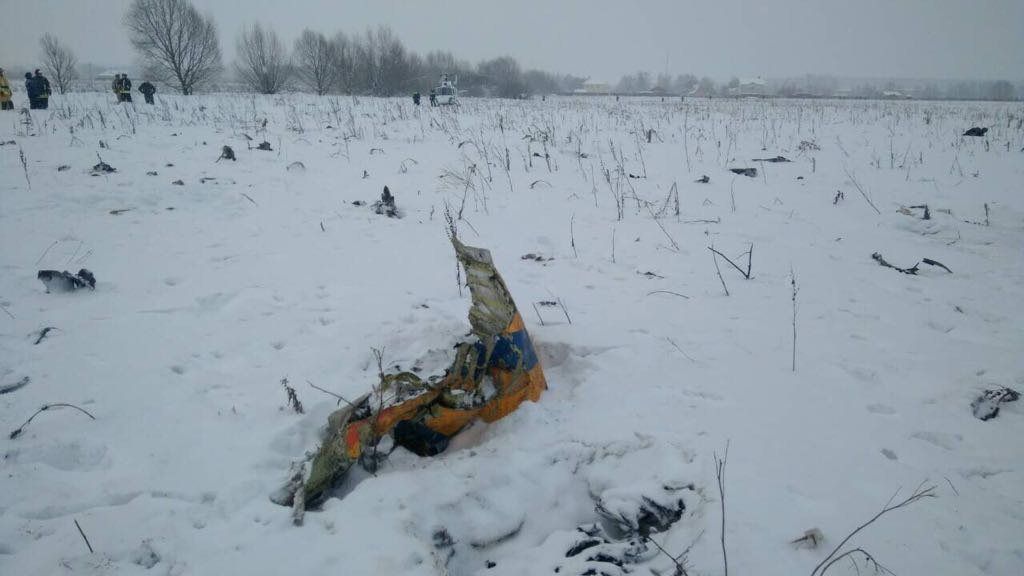 Resultado de imagem para um avião bimotor modelo Antonov caiu minutos depois de decolar matando todos os 71 ocupantes