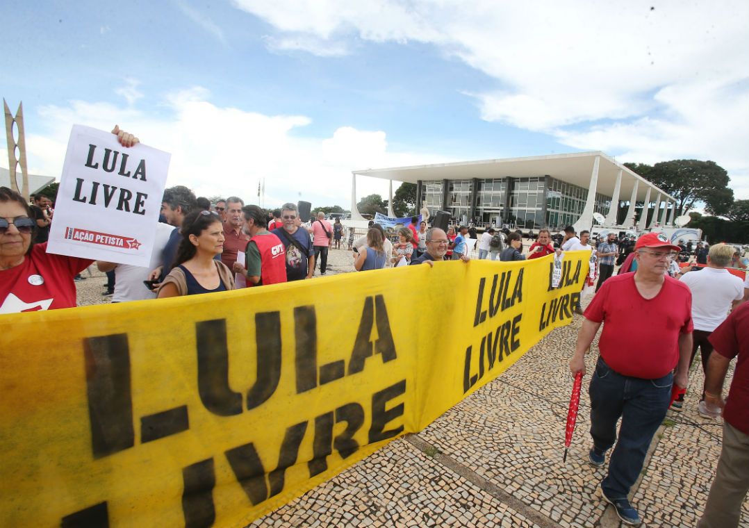 Manifestantes pró e contra Lula fazem ato em frente ao STF Notícias