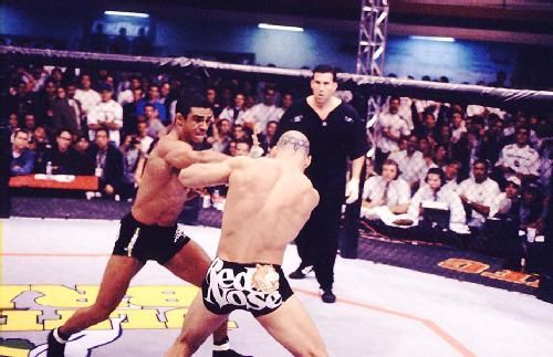 Em 1998, Vitor Belfort nocauteou Wanderlei Silva em apenas 44 segundos de luta