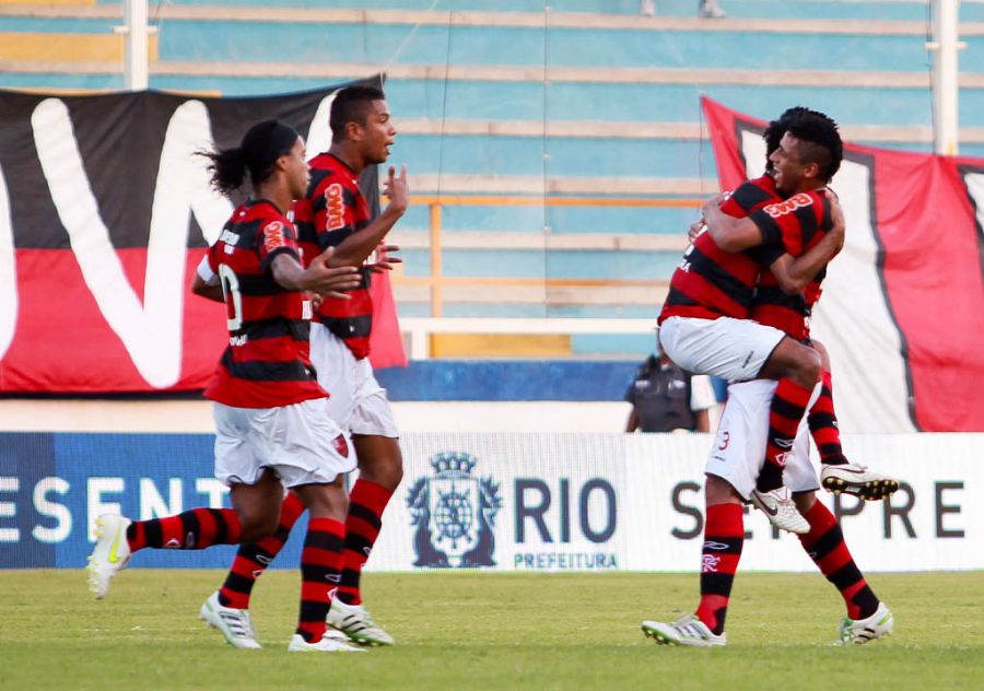 Leo Moura comemora gol anotado para o Flamengo na partida em Maca¿¿