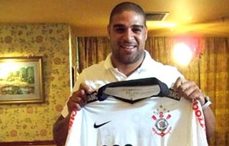 Adriano será apresentado nesta quinta-feira pelo Corinthians