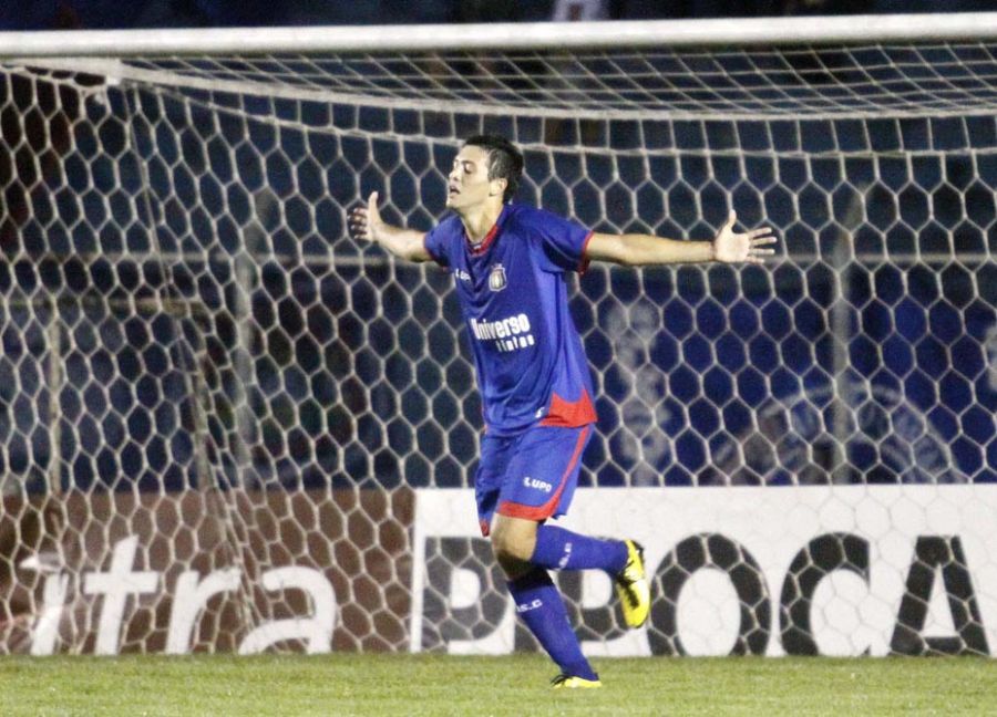 Eduardoi comemora gol: cena se repetiu cinco vezes no jogo